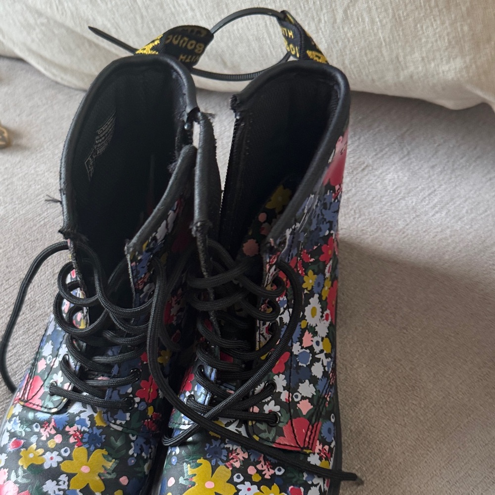 Dr. Martens Kids Floral Boots - Black Multicolor - Picture 9 of 13